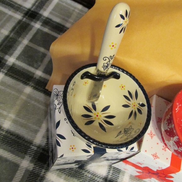 H159-NIB Temptations Blue and White Floral Dip Bowl & Spreader - Picture 1 of 4